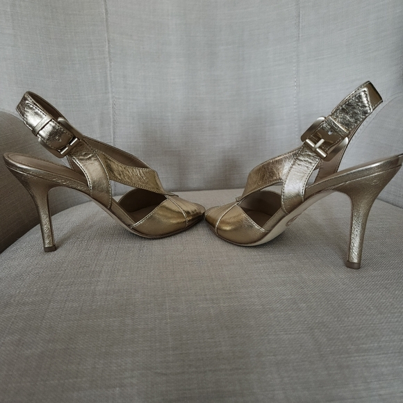 Elegant Michael Kors Gold Women's Heels - Picture 1 of 10